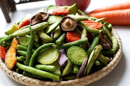 蔬果干就是脱水后的蔬菜水果吗你以为的健康零食可能真不是那么回事