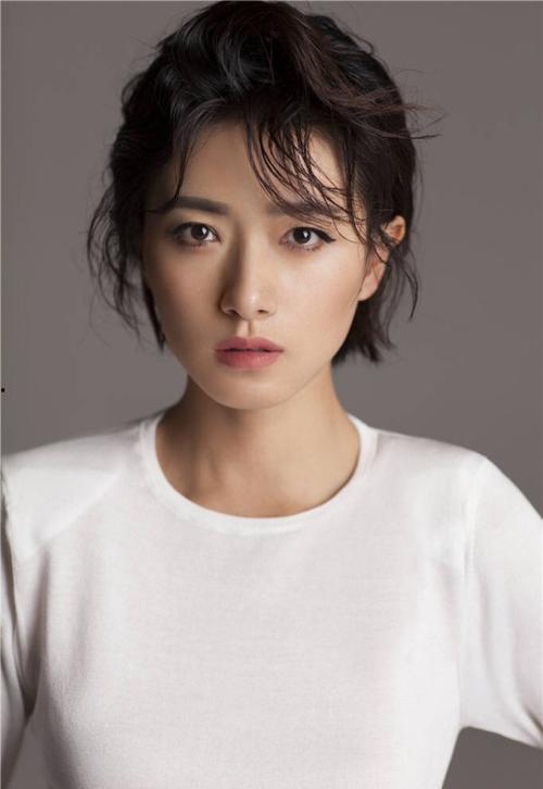 万茜自爆一年潜七次 爆料网,一年潜入七次，揭秘幕后故事